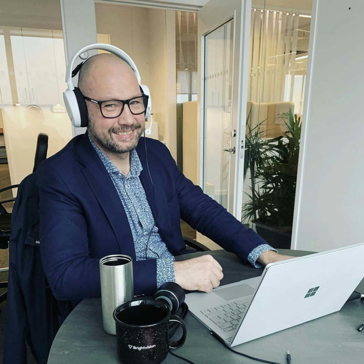 Jakob Löwenbrand with laptop